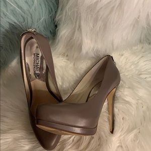 Authentic Michael Kors Pumps Size 5.5